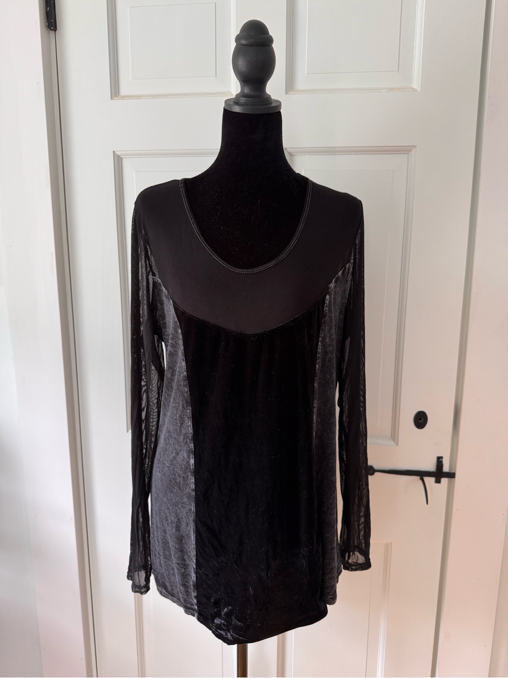 Gorgeous Black Velvet And Mesh Long Sleeved Women's Top - Size Xxl